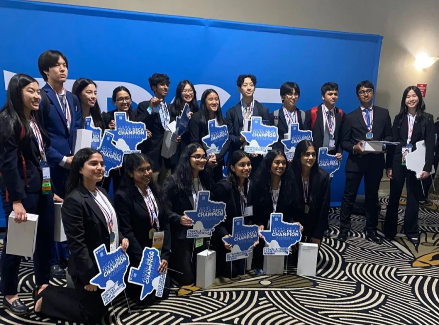 ICDC qualifiers from LTHS DECA at the DECA state conference in March 2023. 

Photo Credit: LTHS DECA 